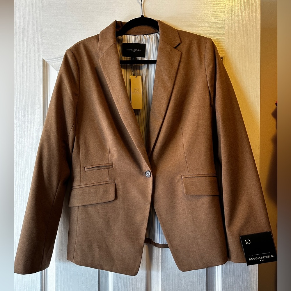 Banana Republic MACHINE WASHABLE CAMEL ONE-BUTTON CUTAWAY BLAZER